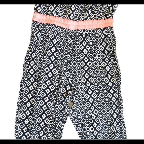 ZUNIE (Nordstrom) Geo Print Jumpsuit With Back Bow Detail Black/Pink Girl 10Y - Picture 4 of 12
